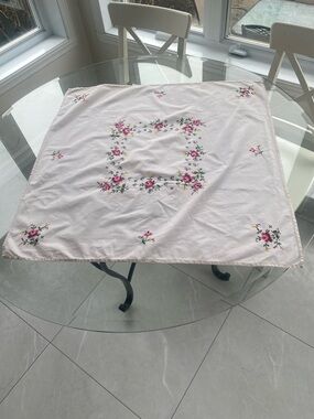 Vintage Embroidered/Pink Small Floral cotton Square Tablecloth 32”x31.5”